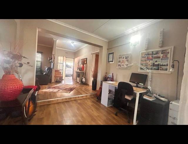 4 BEDROOM HOUSE FOR SALE IN KOSMOSPARK
